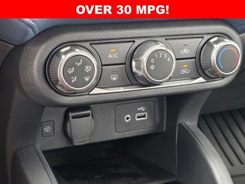 New 2025 Nissan Versa SV w/ Trunk Package FWD image 17