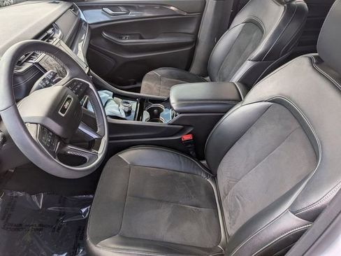 Used 2023 Jeep Grand Cherokee L Laredo AWD/4WD image 11