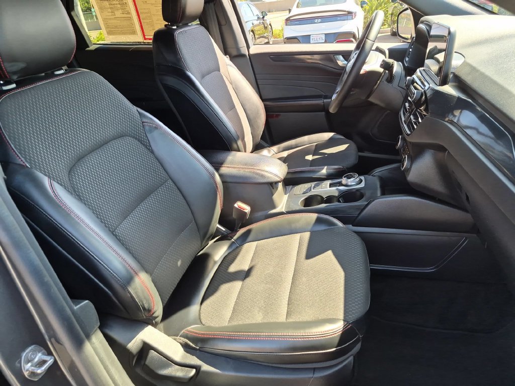 Used 2025 Ford Escape ST-Line AWD/4WD image 31