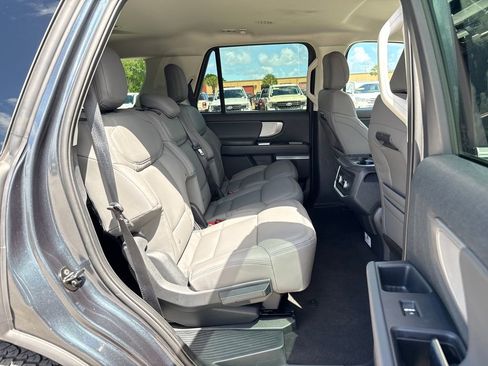 Used 2025 Ford Expedition Active image 27