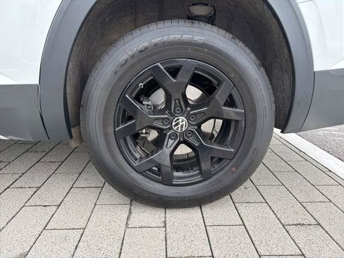 Certified 2025 Volkswagen Atlas Peak Edition SE AWD/4WD image 41