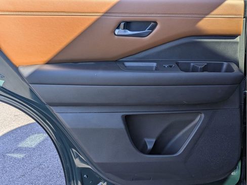 Used 2023 Nissan Pathfinder Platinum image 23