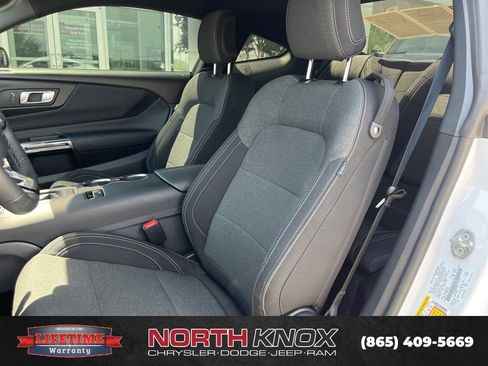 Used 2025 Ford Mustang Coupe RWD image 5