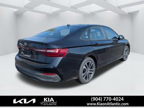 Used 2025 Volkswagen Jetta Sport FWD image 3