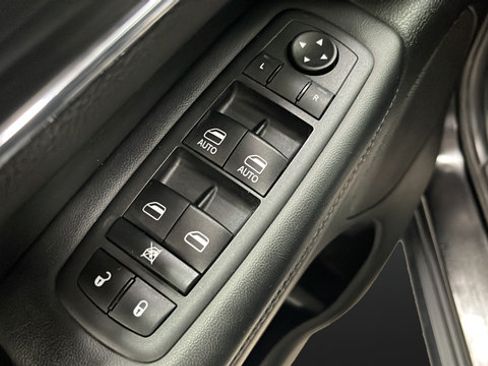 Used 2020 Jeep Grand Cherokee Limited w/ Luxury Group II AWD/4WD image 22