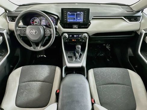 Used 2022 Toyota RAV4 XLE w/ Convenience Package FWD image 13