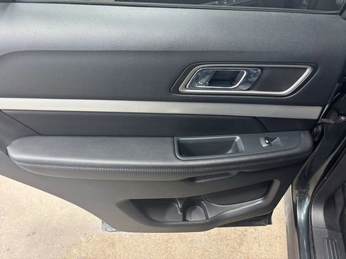 Used 2016 Ford Explorer XLT w/ Equipment Group 201A AWD/4WD image 27