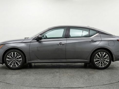 Used 2025 Nissan Altima 2.5 SV FWD image 5