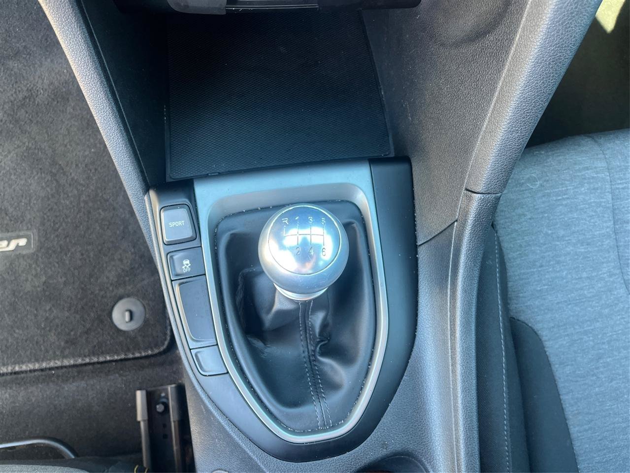 Used 2019 Hyundai Veloster Turbo R-Spec FWD image 17