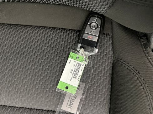 Used 2022 Ford Explorer XLT image 12