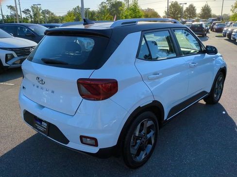 Certified 2022 Hyundai Venue Limited FWD image 5