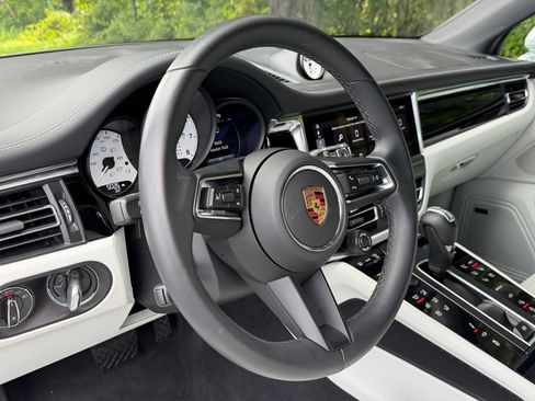 Certified 2026 Porsche Macan AWD/4WD image 8