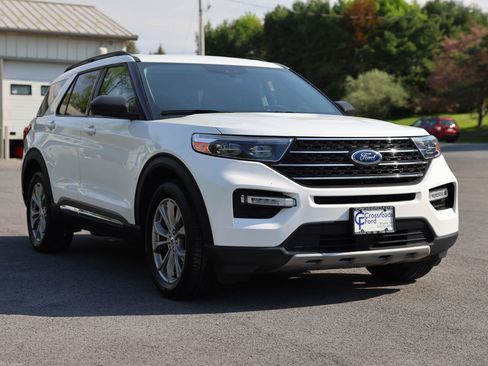 Certified 2024 Ford Explorer XLT w/ Equipment Group 202A AWD/4WD image 3