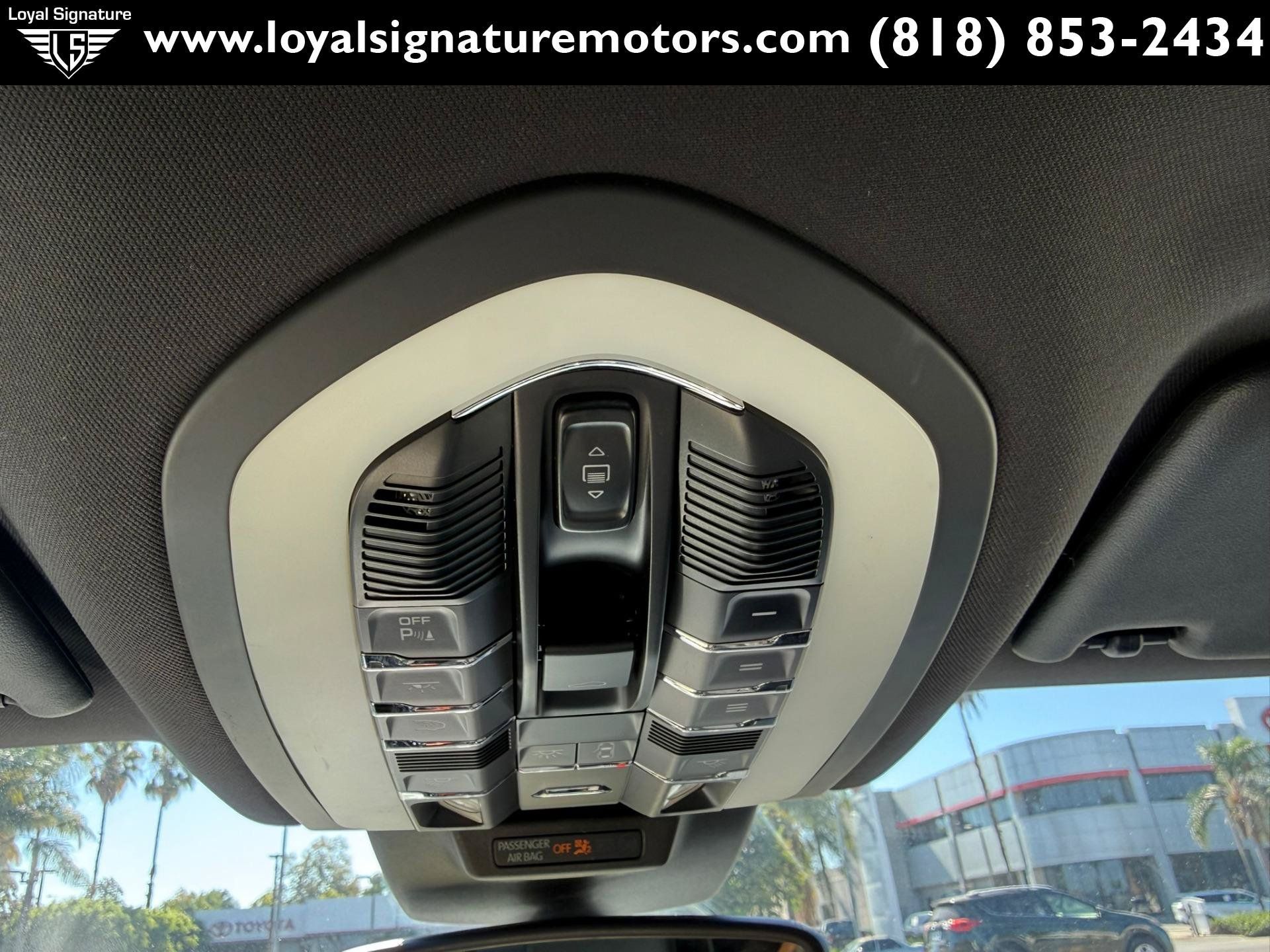 Used 2017 Porsche Macan GTS AWD/4WD image 36