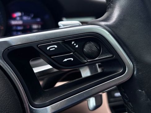 Certified 2021 Porsche Macan AWD/4WD image 17