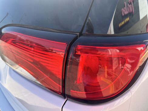 Used 2018 Chrysler Pacifica Touring-L image 36