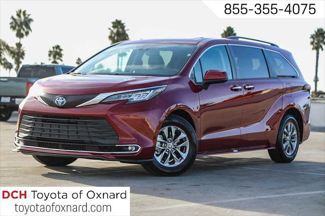 Certified 2023 Toyota Sienna XLE FWD image 1