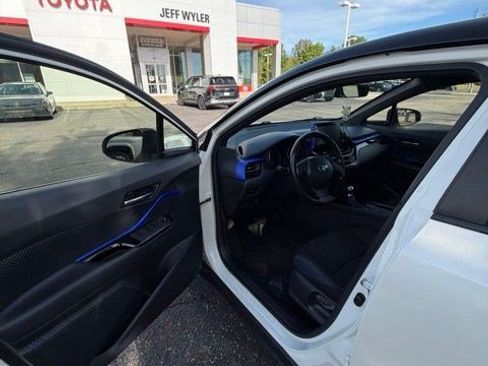 Used 2020 Toyota C-HR XLE FWD image 13
