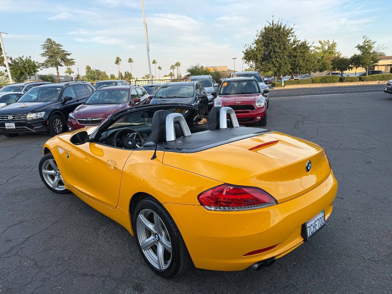 Used 2012 BMW Z4 sDrive28i w/ Exclusive Citrus Yellow Pkg RWD image 5