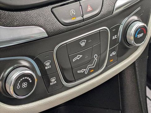 Used 2023 Chevrolet Equinox LS image 14