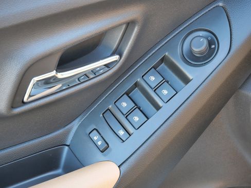 Used 2017 Chevrolet Trax Premier w/ Driver Confidence II Package image 19