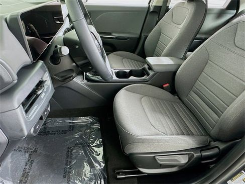 Used 2025 Kia K4 EX image 9