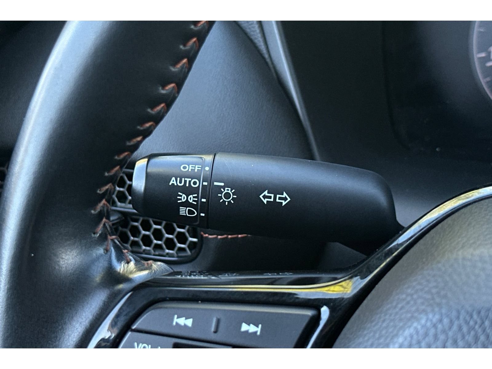 Used 2025 Honda HR-V Sport image 38