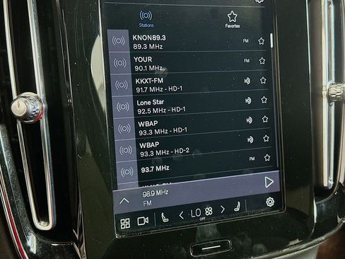 Used 2025 Volvo XC40 B5 Core image 21