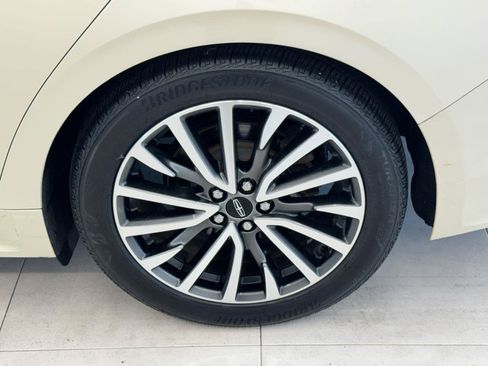 Used 2018 Lincoln Continental Select FWD image 40