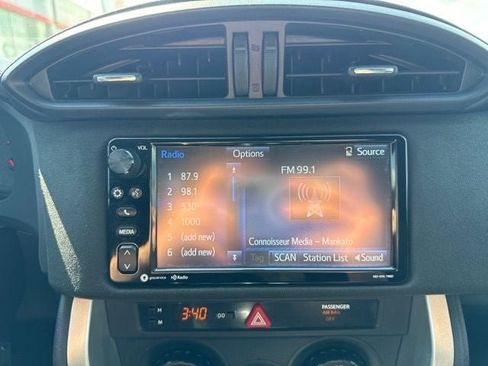 Used 2017 Toyota 86 RWD image 18