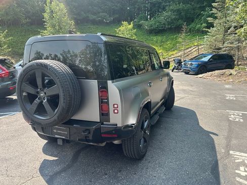 Certified 2024 Land Rover Defender 110 X-Dynamic SE AWD/4WD image 5