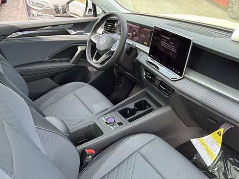 New 2026 Volkswagen Tiguan SE FWD image 7