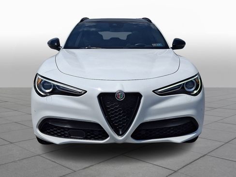 Used 2022 Alfa Romeo Stelvio Veloce image 3