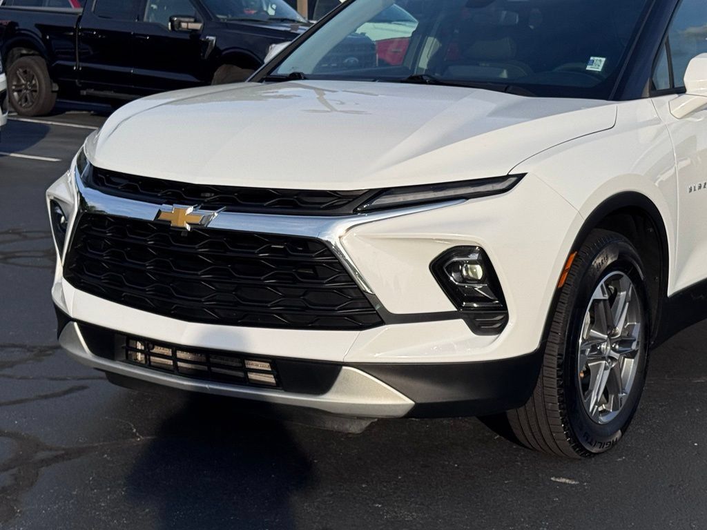 Used 2025 Chevrolet Blazer LT AWD/4WD image 33