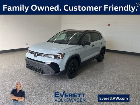 New 2026 Volkswagen Taos SE image 1