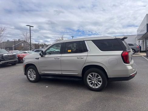 Used 2024 GMC Yukon SLT w/ SLT Luxury Package AWD/4WD image 7