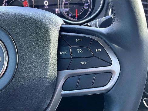 Used 2019 Jeep Cherokee Latitude Plus w/ Comfort/Convenience Group AWD/4WD image 13