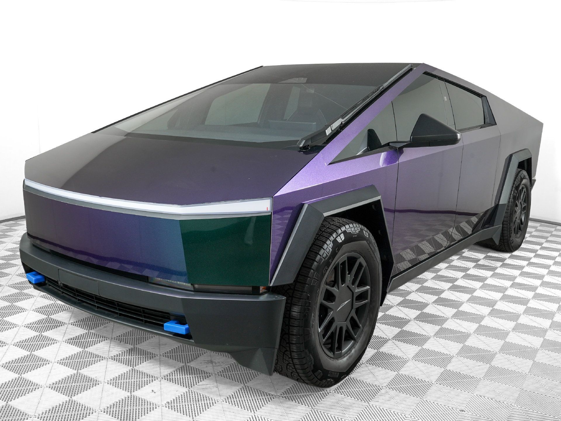 Used 2025 Tesla Cybertruck AWD Crew Cab image 9