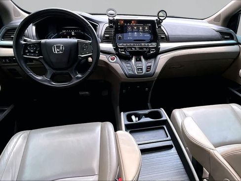 Used 2018 Honda Odyssey Touring image 16