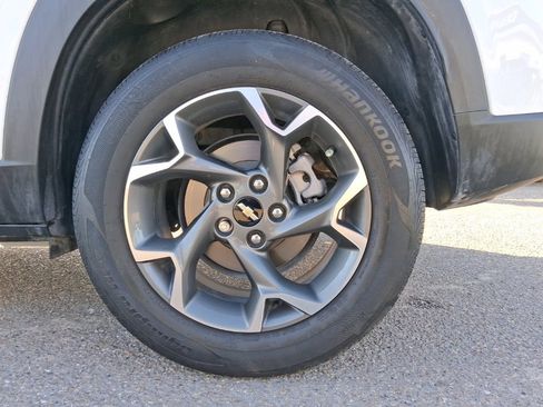 Used 2025 Chevrolet Trax LT w/ Driver Confidence Package image 18