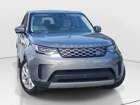 Used 2023 Land Rover Discovery S image 2
