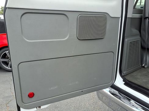 Used 2014 Ford E-350 and Econoline 350 XLT RWD image 19