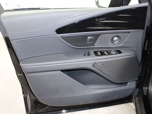 New 2025 Lincoln Nautilus Premier w/ Equipment Group 102A image 22