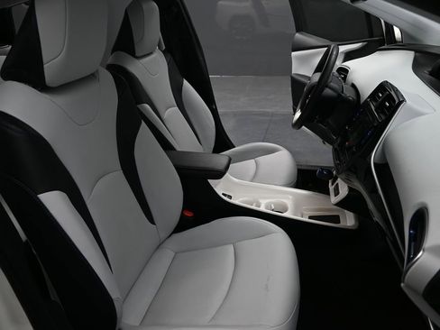 Used 2017 Toyota Prius Four Touring w/ Premium Convenience Package image 18