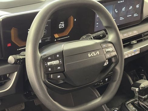 Used 2025 Kia K4 FWD image 12