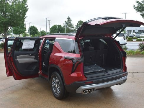 New 2026 Chevrolet Traverse LT w/ Driver Confidence Package FWD image 17