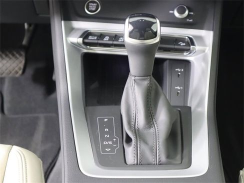 Certified 2025 Audi Q3 2.0T Premium w/ Convenience Package image 18