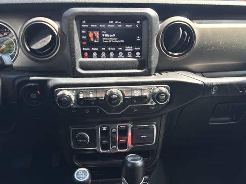 Used 2019 Jeep Wrangler Unlimited Sport S AWD/4WD image 11