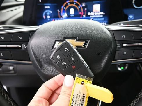 Used 2024 Chevrolet Traverse LT FWD image 24