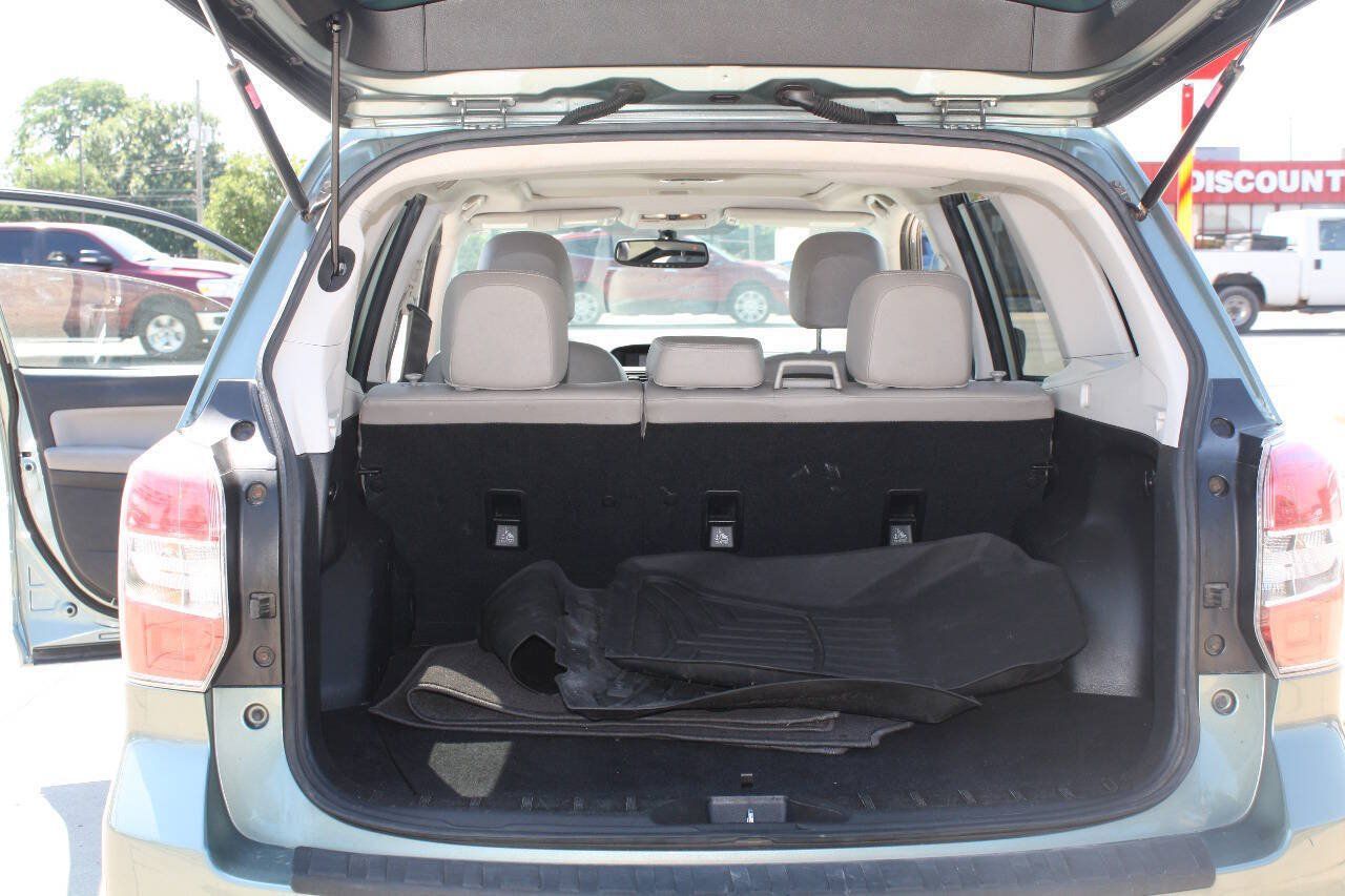 Used 2016 Subaru Forester 2.5i Limited AWD/4WD image 5